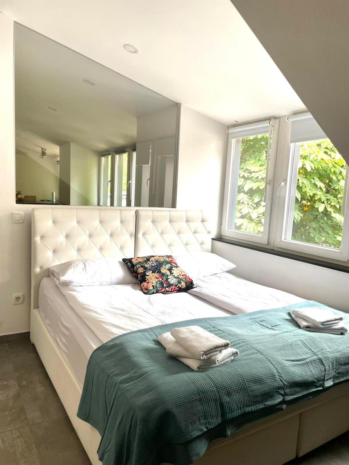 Khan Apartments Любляна Екстериор снимка