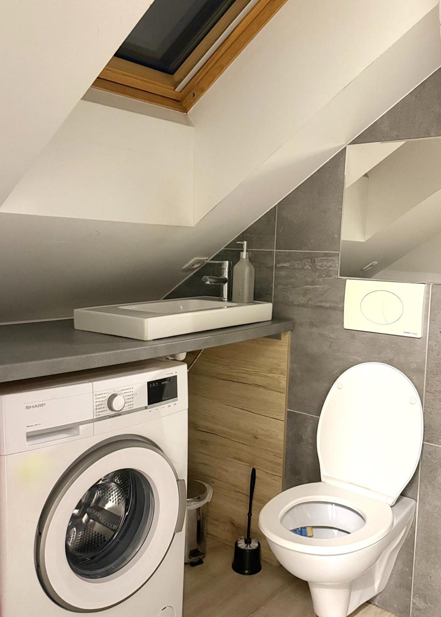 Khan Apartments Любляна Екстериор снимка