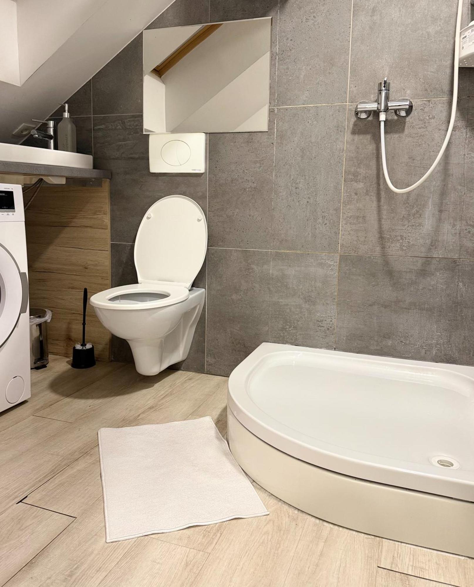 Khan Apartments Любляна Екстериор снимка